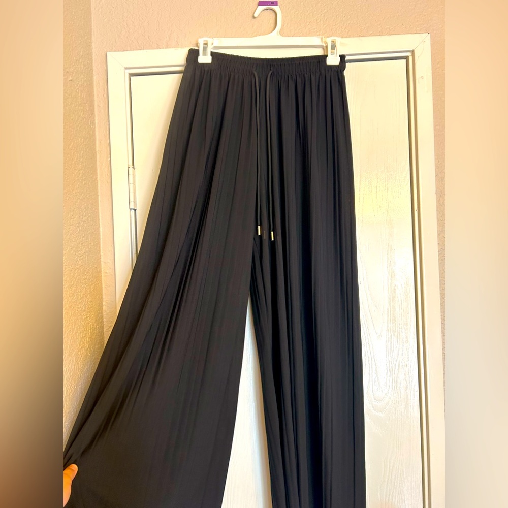 Black wide leg flowy pants